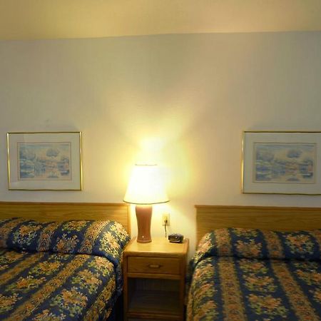 Rodeway Inn เบรเนิร์ด ภายนอก รูปภาพ