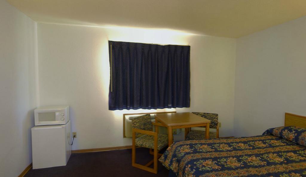 Rodeway Inn เบรเนิร์ด ภายนอก รูปภาพ